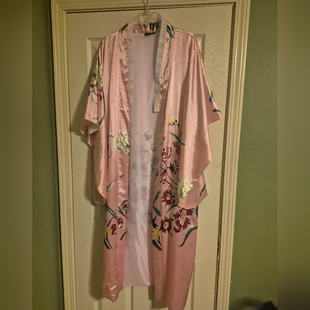 Silky Pink Floral Kimono Open-Front Robe